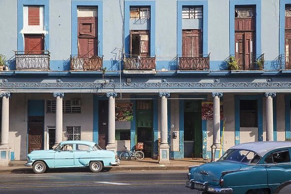 Cuba, Havana, Classic American cars in city center