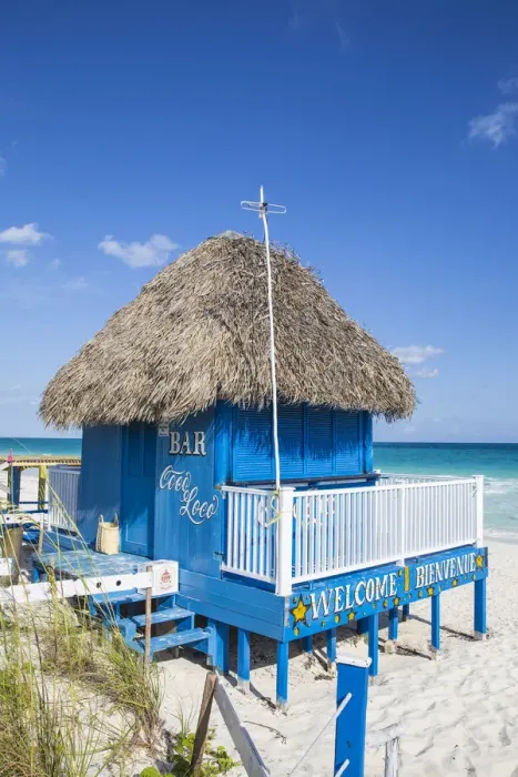 Framed Print : Cuba, Jardines del Rey, Cayo Guillermo, Playa Pilar, Thatched beach bar Coco Loco