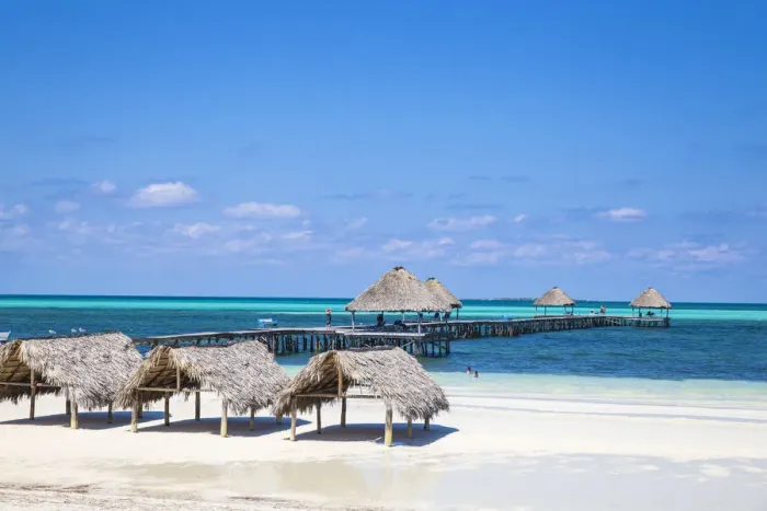 Framed Print : Cuba, Jardines del Rey, Cayo Guillermo, Playa El Paso, Wooden pier