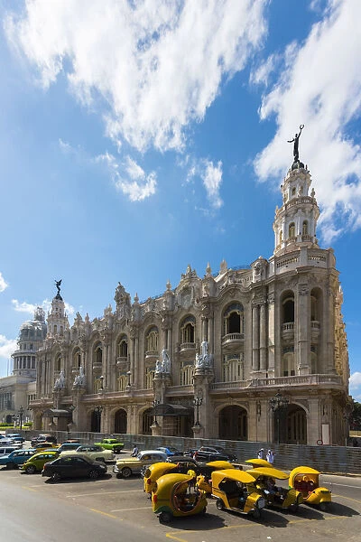 Cuba, La Habana Vieja (Old Havana), Paseo de Marti, Gran Teatro de la Habana and yellow