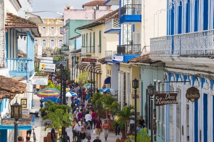 Framed Print : Cuba, Sancti Spiritus, Sancti Spiritus, Calle Independencia Sur - pedestrian shopping Framed Print : Cuba, Sancti Spiritus, Sancti Spiritus, Calle Independencia Sur - pedestrian shopping