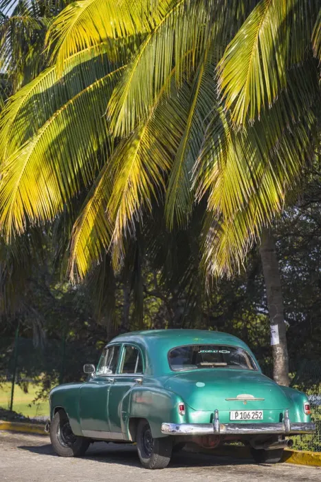Framed Print : Cuba, Varadero, Classic vintage American car Framed Print : Cuba, Varadero, Classic vintage American car