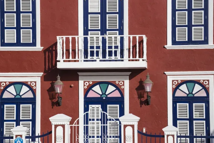 Framed Print : Curacao, Willemstad, Pietermaai, Julianaplein, Colonial bulding - now used as offices