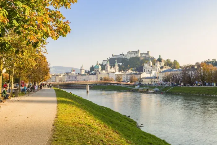 Framed Print : Cycle path along Salzach river with the old town in the background, Salzburg Framed Print : Cycle path along Salzach river with the old town in the background, Salzburg
