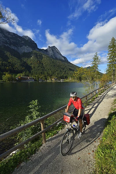Cyclists at Hintersee, Ramsau, Berchtesgaden, Upper Bavaria, Bavaria, Germany, MR
