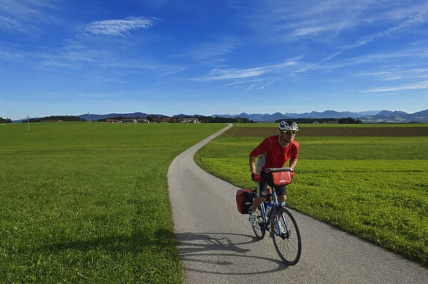 Cyclists at Schalkham, Trumer Lakes Route, Salzburg Lake District, Salzburg, Austria, MR