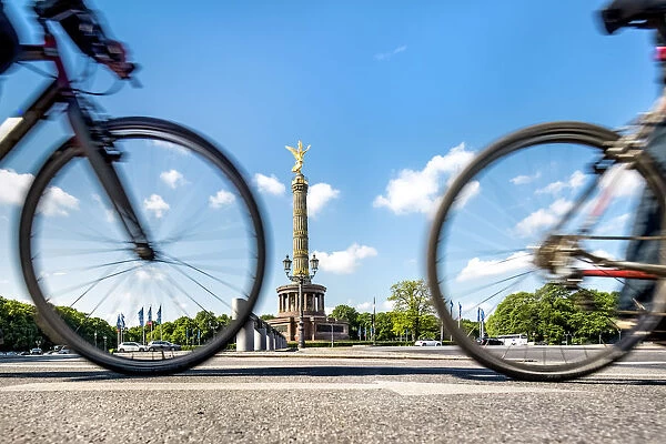 Cyclists in front of Siegessaaule, Berlin, Germany
