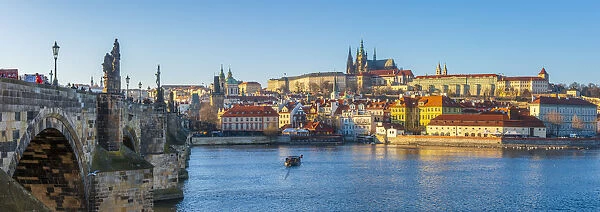 Czech Republic, Prague, Mala Strana and Prague Castle, Charles Bridge across River