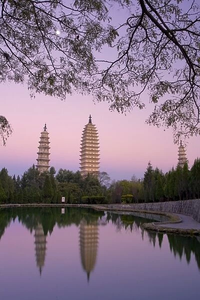 Dali Three Pagodas (San Ta Si) at dusk