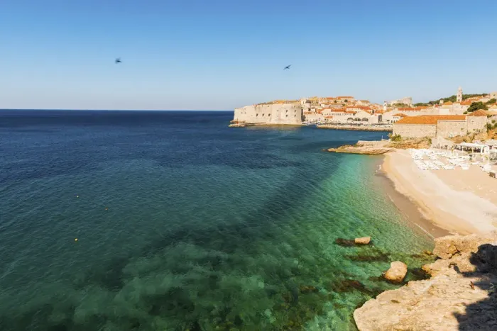 Framed Print : Dalmatia, Croatia, Dubrovnik. View over Banya beech and the old town Framed Print : Dalmatia, Croatia, Dubrovnik. View over Banya beech and the old town