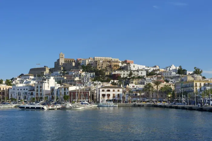 Framed Print : Dalt Vila, Eivissa, Ibiza Stadt, Ibiza, Balearen, Spanien Framed Print : Dalt Vila, Eivissa, Ibiza Stadt, Ibiza, Balearen, Spanien