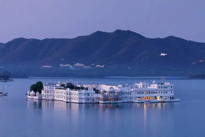 Framed Print : Dawn at the Lake Palace, Lake Pichola, Udaipur, Rajasthan, India, South Asia Framed Print : Dawn at the Lake Palace, Lake Pichola, Udaipur, Rajasthan, India, South Asia
