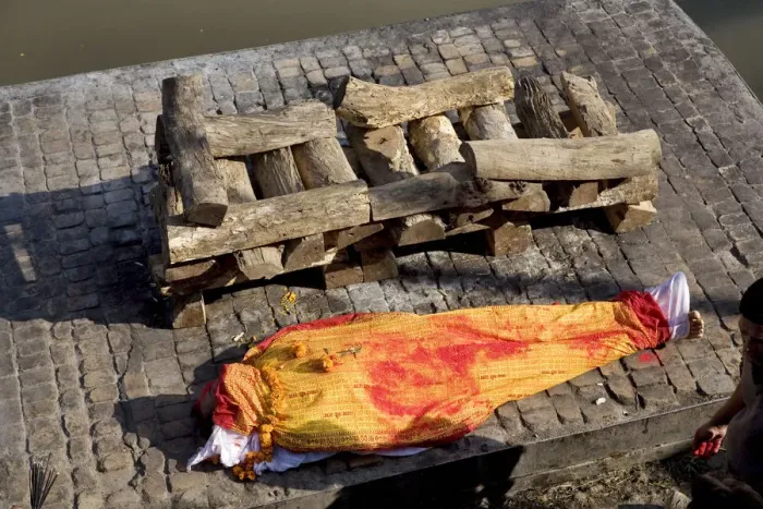 Framed Print : Dead person waiting to be cremated Pashupatinath, Kathmandu, Nepal
