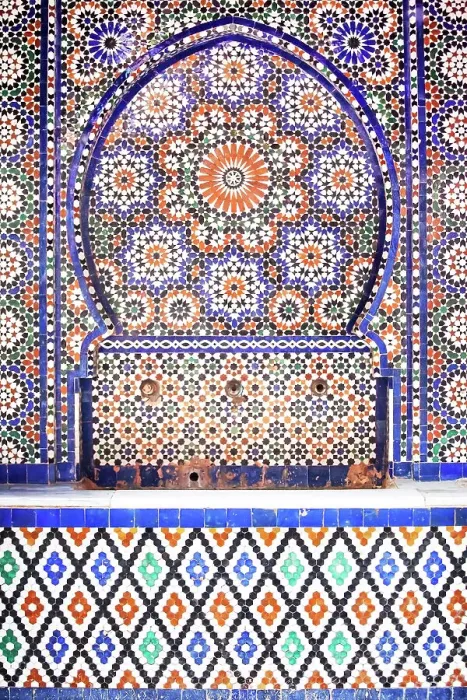 Framed Print : A decorated fountain in the Fez medina, Morocco