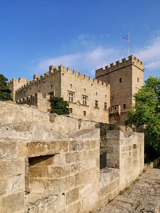 Framed Print : Defensive Wall and Palace of the Grand Master of the Knights of Rhodes, Medieval Old Town, Rhodes City, Rhodes Island, Dodecanese, Greece