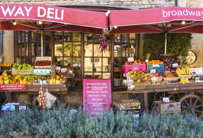 Framed Print : Deli in the Cotswold village of Broadway, Worcestershire, UK Framed Print : Deli in the Cotswold village of Broadway, Worcestershire, UK
