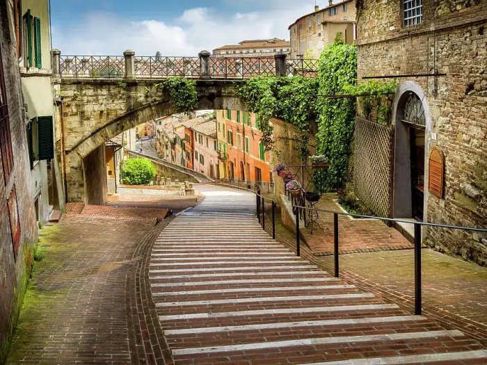 Framed Print : Via dell Acquedotto, Perugia, Umbria, Central Italy Framed Print : Via dell Acquedotto, Perugia, Umbria, Central Italy