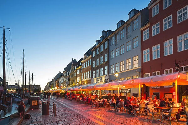 Denmark, Hillerod, Copenhagen. Restaurants and bars along the 17th century Nyhavn