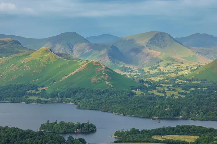 Framed Print : Derwent Water with Cat Bells and the Lakland fells beyond, the Lake District, England Framed Print : Derwent Water with Cat Bells and the Lakland fells beyond, the Lake District, England