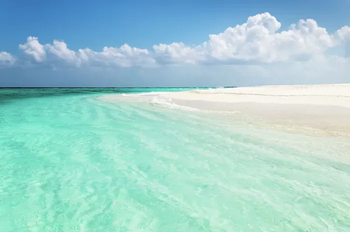 Framed Print : A deserted sandbank in the Indian Ocean, Baa Atoll, Maldives Framed Print : A deserted sandbank in the Indian Ocean, Baa Atoll, Maldives