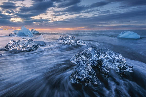 Diamond beach iceburgs Breidamerkursandur, Iceland