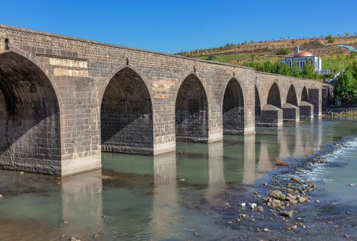Framed Print : Dicle Bridge, Tigris river, Diyarbakir, Diyarbakir Province, Turkey Framed Print : Dicle Bridge, Tigris river, Diyarbakir, Diyarbakir Province, Turkey