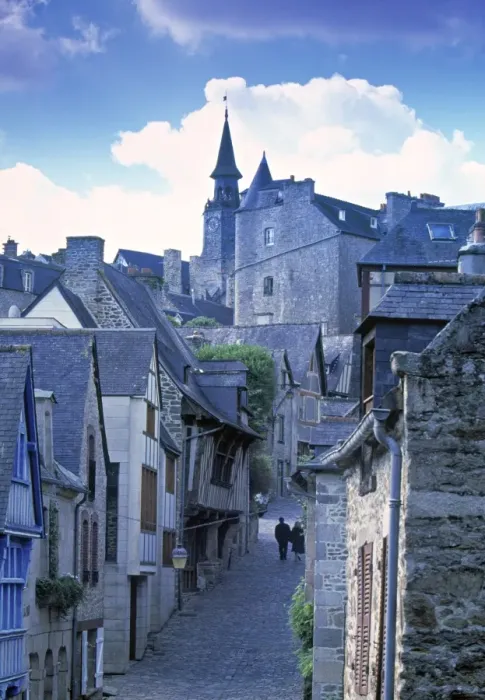 Framed Print : Dinan, Ille et Vilaine Framed Print : Dinan, Ille et Vilaine