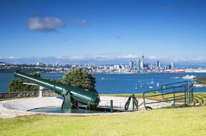 Framed Print : Disappearing gun and Auckland skyline, North Head Historic Reserve, Devonport, Auckland Framed Print : Disappearing gun and Auckland skyline, North Head Historic Reserve, Devonport, Auckland