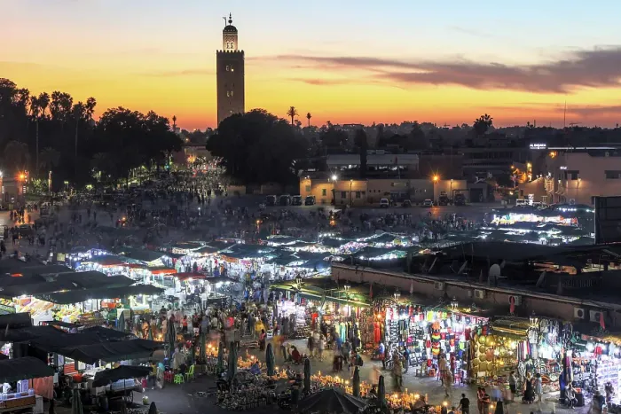Framed Print : Djemaa el Fna and crowds at dusk, Koutoubia Minaret in the background, Marrakech, Morocco Framed Print : Djemaa el Fna and crowds at dusk, Koutoubia Minaret in the background, Marrakech, Morocco