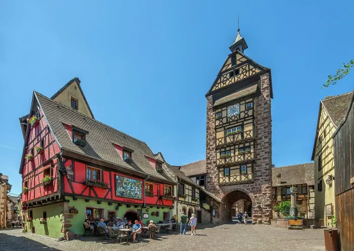 Framed Print : The Dolder at Rue de Gaulle, Riquewihr, Haut-Rhin, Alsace, Alsace-Champagne-Ardenne-Lorraine, Grand Est, France Framed Print : The Dolder at Rue de Gaulle, Riquewihr, Haut-Rhin, Alsace, Alsace-Champagne-Ardenne-Lorraine, Grand Est, France