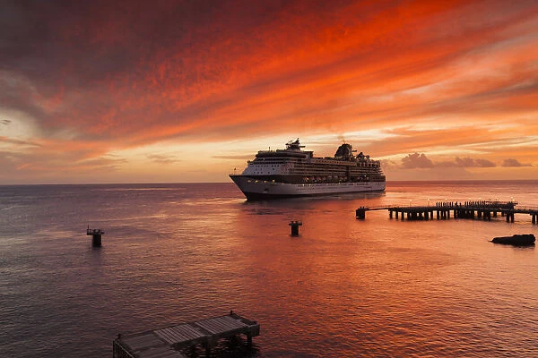 Dominica, Roseau, cruiseship
