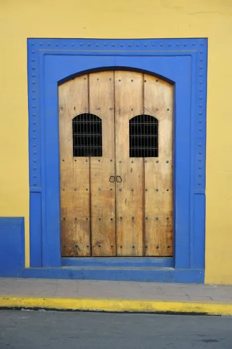 Framed Print : Door in Leon, Nicaragua, Central America
