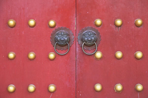 Door at Mu Family Mansion, Lijiang (UNESCO World Heritage Site), Yunnan, China