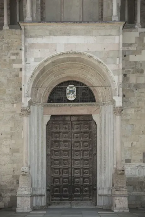 Framed Print : Doorway of Cattedrale di Parma, Parma, Emilia-Romagna, Italy