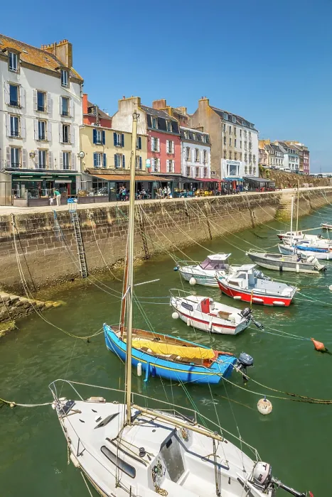 Framed Print : Douarnenez harbor promenade, Finistere, Brittany, France