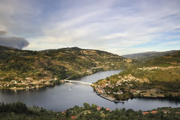 Framed Print : The Douro river at Porto Antigo, Cinfaes do Douro. Portugal Framed Print : The Douro river at Porto Antigo, Cinfaes do Douro. Portugal