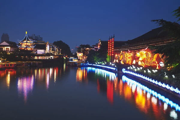 Dragon screen and canal area at dusk, Fuzi Miao area, Nanjing, Jiangsu, China