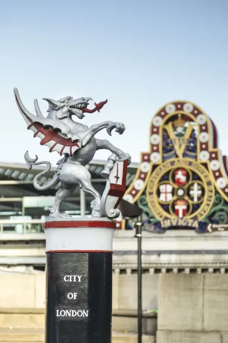 Framed Print : Dragon Statue at entrance to City of London, Blackfriars Bridge, London, England, UK Framed Print : Dragon Statue at entrance to City of London, Blackfriars Bridge, London, England, UK
