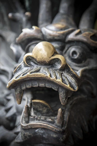 Dragon statue in the Yu Yuan Gardens, Old City, Shanghai, China