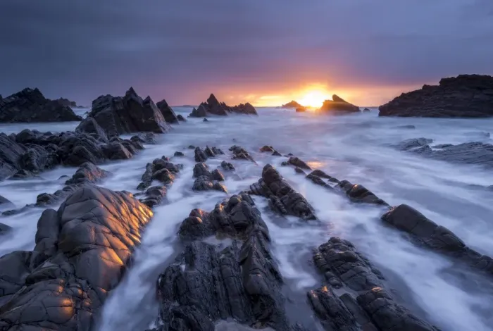 Framed Print : Dramatic sunset over the rocky ledges of Hartland Quay, Devon, England Framed Print : Dramatic sunset over the rocky ledges of Hartland Quay, Devon, England