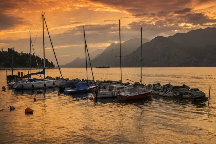 Framed Print : Dramatic sunset view, Lake Garda, Veneto, Italy Framed Print : Dramatic sunset view, Lake Garda, Veneto, Italy