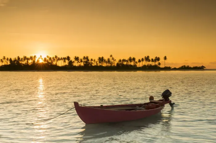 Framed Print : Dream Island at Olhuveli Beach and Spa Resort at sunrise, South Male Atoll, Kaafu Atoll