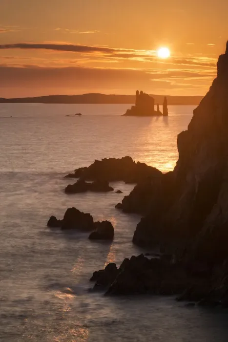 Framed Print : The Drongs sea stacks and sunset, Hillswick, Northmavine, Shetland Framed Print : The Drongs sea stacks and sunset, Hillswick, Northmavine, Shetland