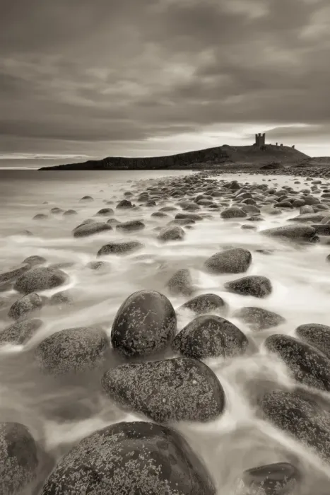 Framed Print : Dunstanburgh Castle at dawn from Embleton Bay, Northumberland, England. Spring (April) Framed Print : Dunstanburgh Castle at dawn from Embleton Bay, Northumberland, England. Spring (April)