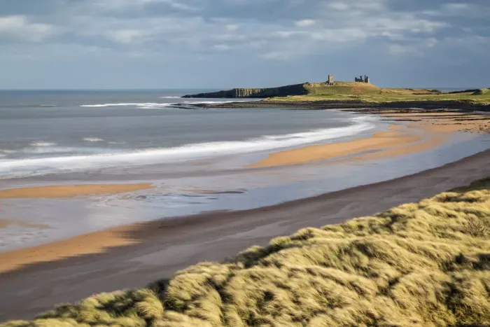 Framed Print : Dunstanburgh Castle and Embleton Bay, Northumberland, England Framed Print : Dunstanburgh Castle and Embleton Bay, Northumberland, England