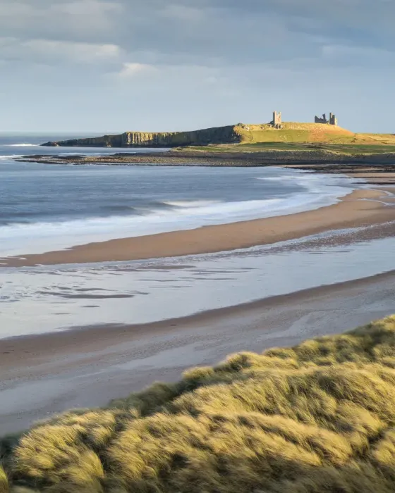 Framed Print : Dunstanburgh Castle and Embleton Bay, Northumberland, England Framed Print : Dunstanburgh Castle and Embleton Bay, Northumberland, England