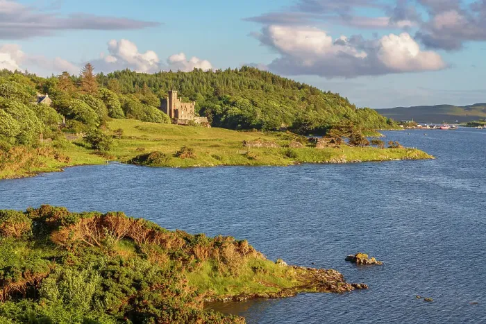 Framed Print : Dunvegan Castle, Loch Dunvegan, Duirinish Peninsula, Isle of Skye, Inner Hebrides, Highlands, Scotland, UK Framed Print : Dunvegan Castle, Loch Dunvegan, Duirinish Peninsula, Isle of Skye, Inner Hebrides, Highlands, Scotland, UK