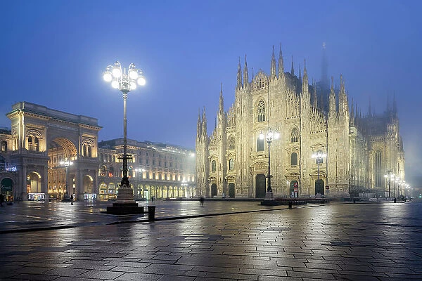 Duomo cathedral by night, Piazza del Duomo, Milan, Lombardy, Italy