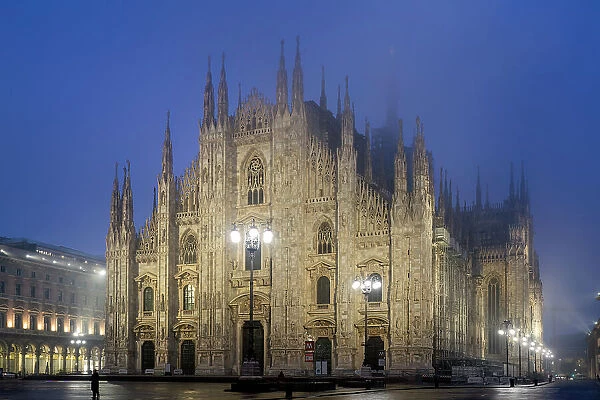 Duomo cathedral by night, Piazza del Duomo, Milan, Lombardy, Italy