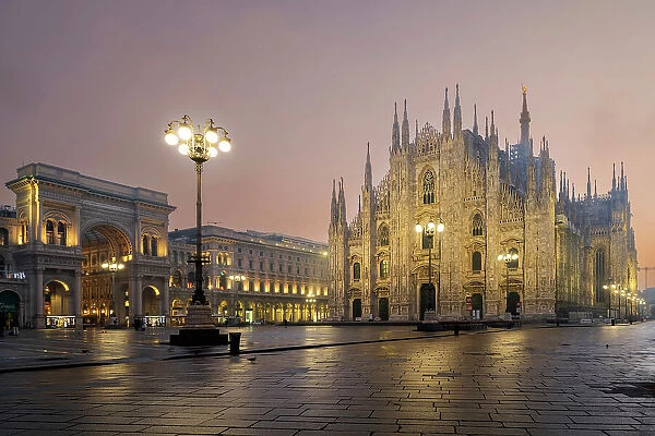 Duomo cathedral, at sunrise, Piazza del Duomo, Milan, Lombardy, Italy